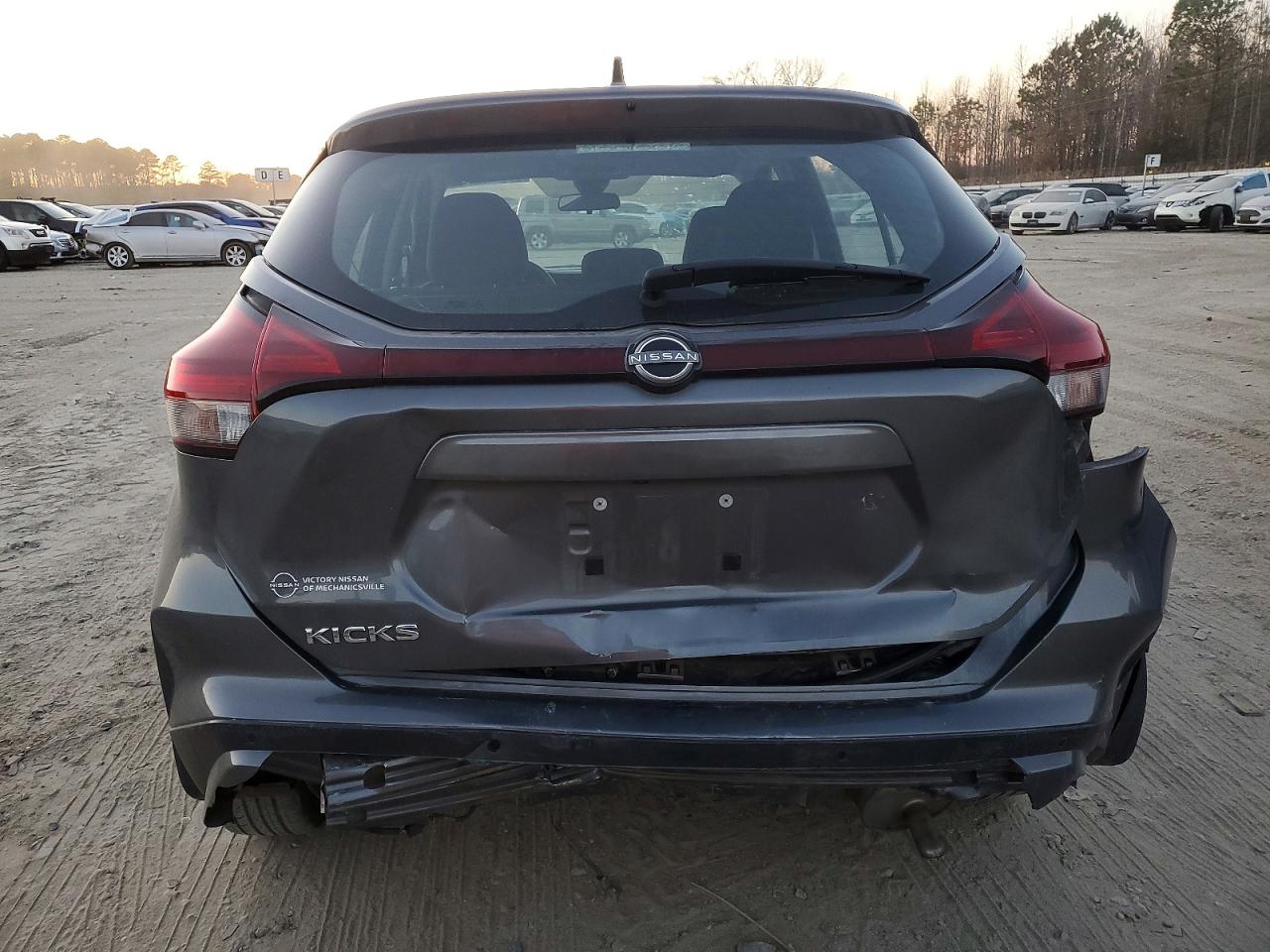 2022 NISSAN KICKS S photo 6