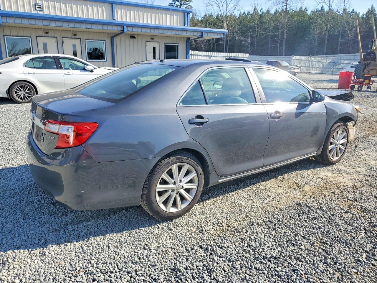 2012 TOYOTA CAMRY SE photo 3