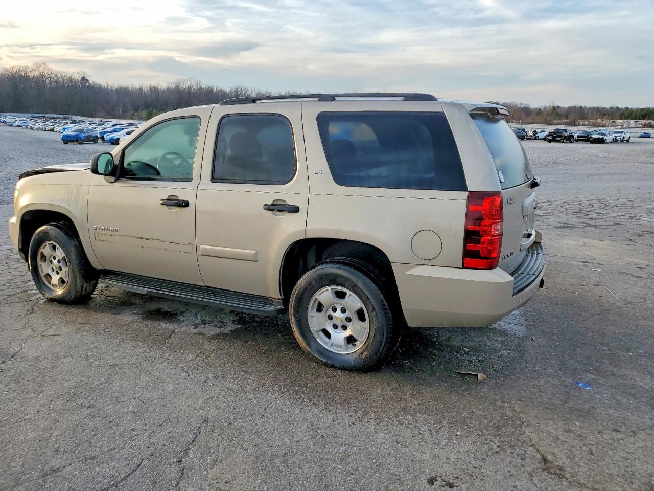 2008 CHEVROLET TAHOE C1500 photo 2