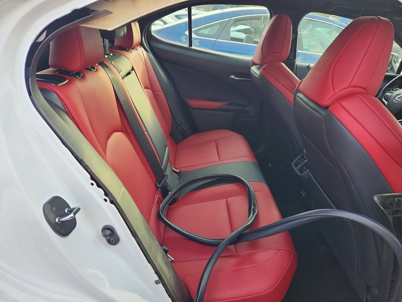 2021 LEXUS UX 250H photo 19