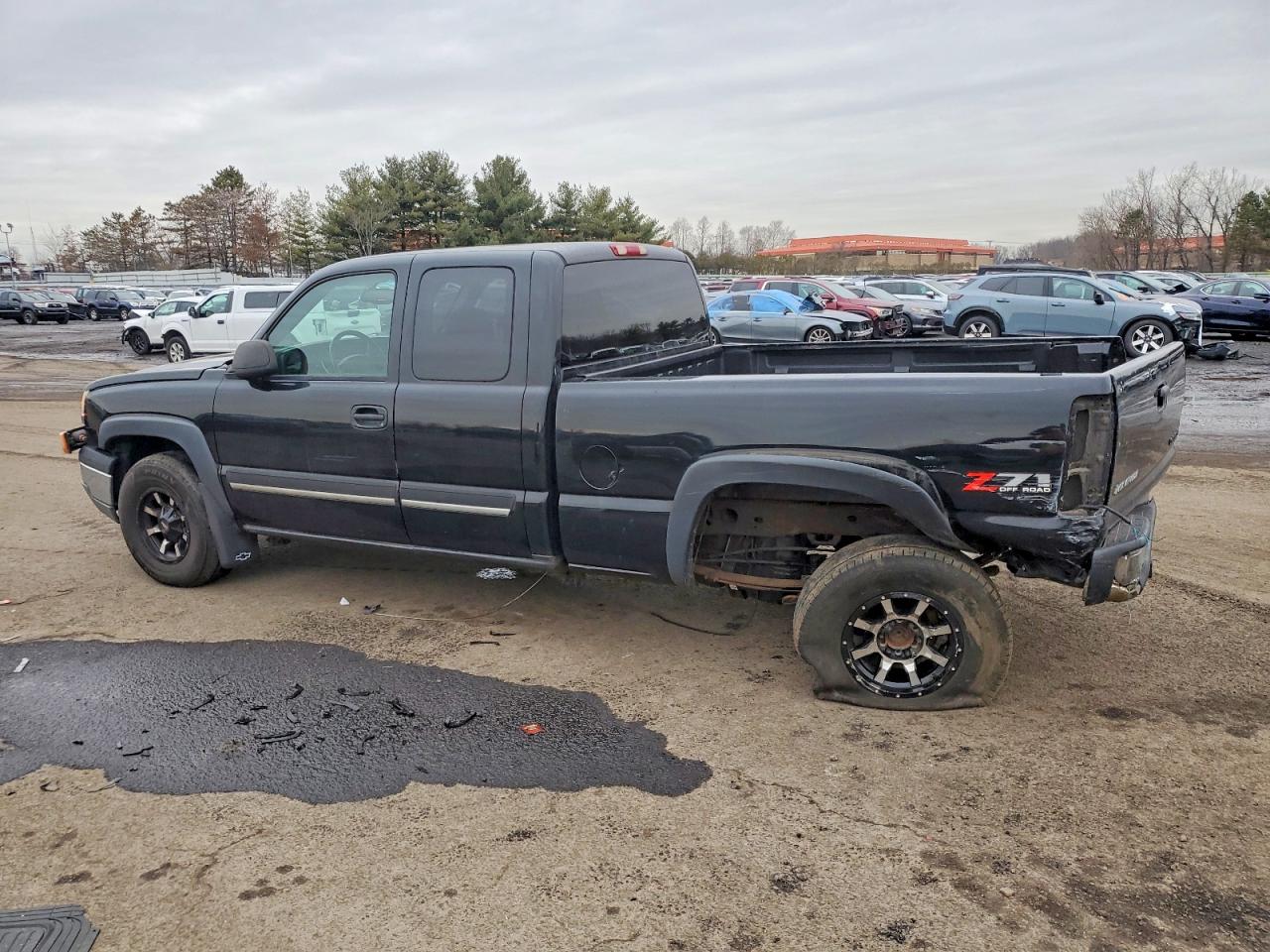 2004 CHEVROLET SILVERADO K1500 photo 2