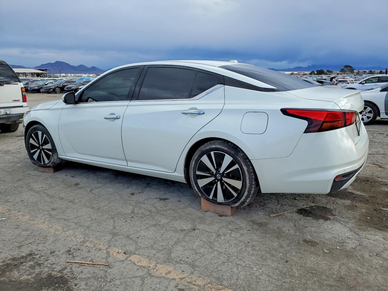 2019 NISSAN ALTIMA SV photo 2