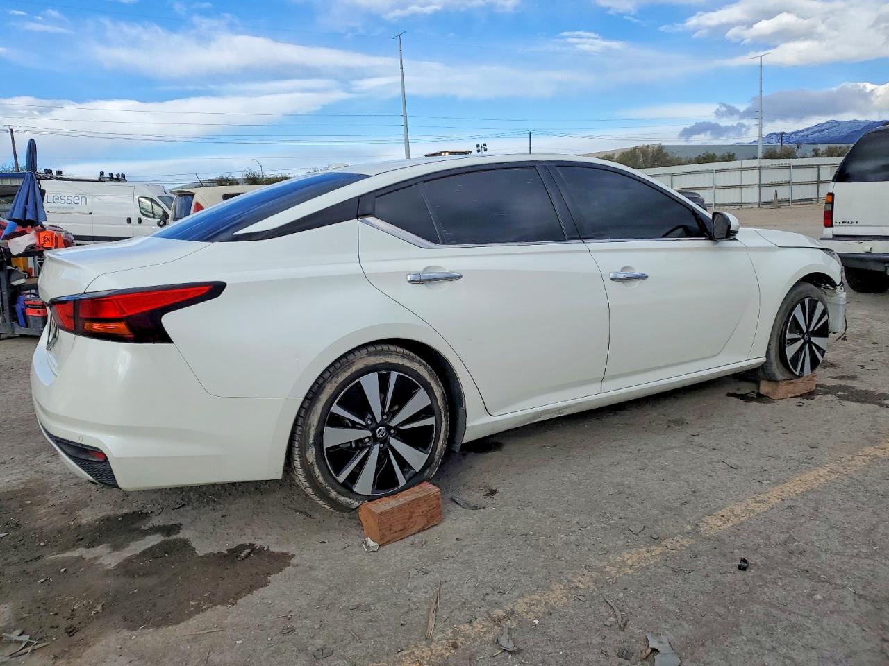 2019 NISSAN ALTIMA SV photo 3