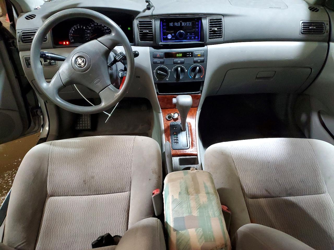 2005 TOYOTA COROLLA CE photo 8