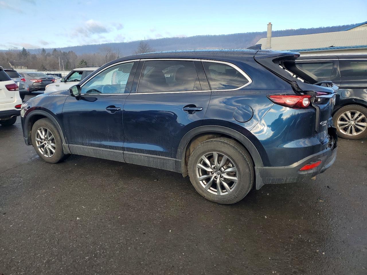 2017 MAZDA CX-9 TOURING photo 2