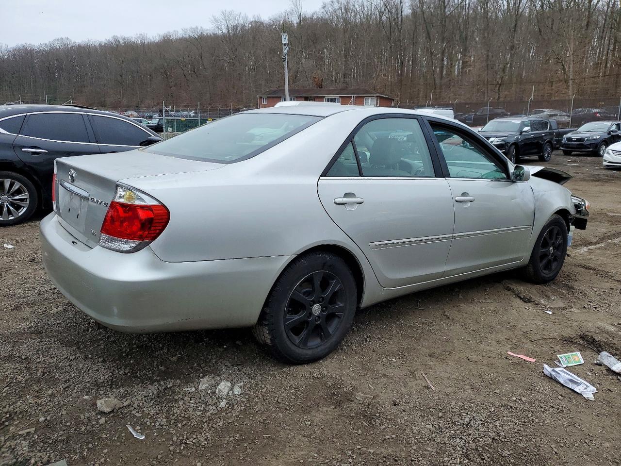 2006 TOYOTA CAMRY LE photo 3