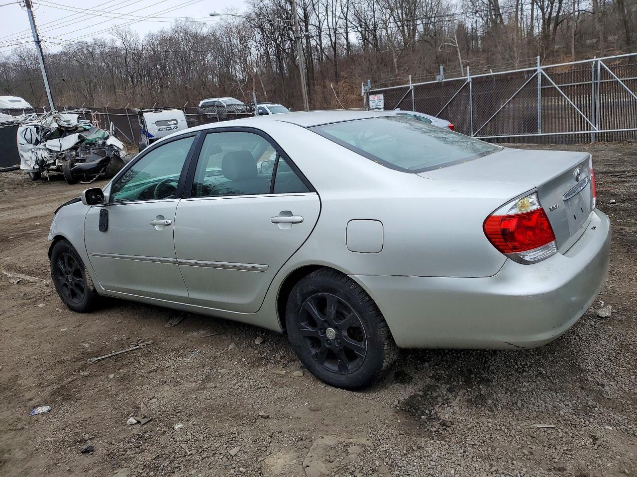 2006 TOYOTA CAMRY LE photo 2