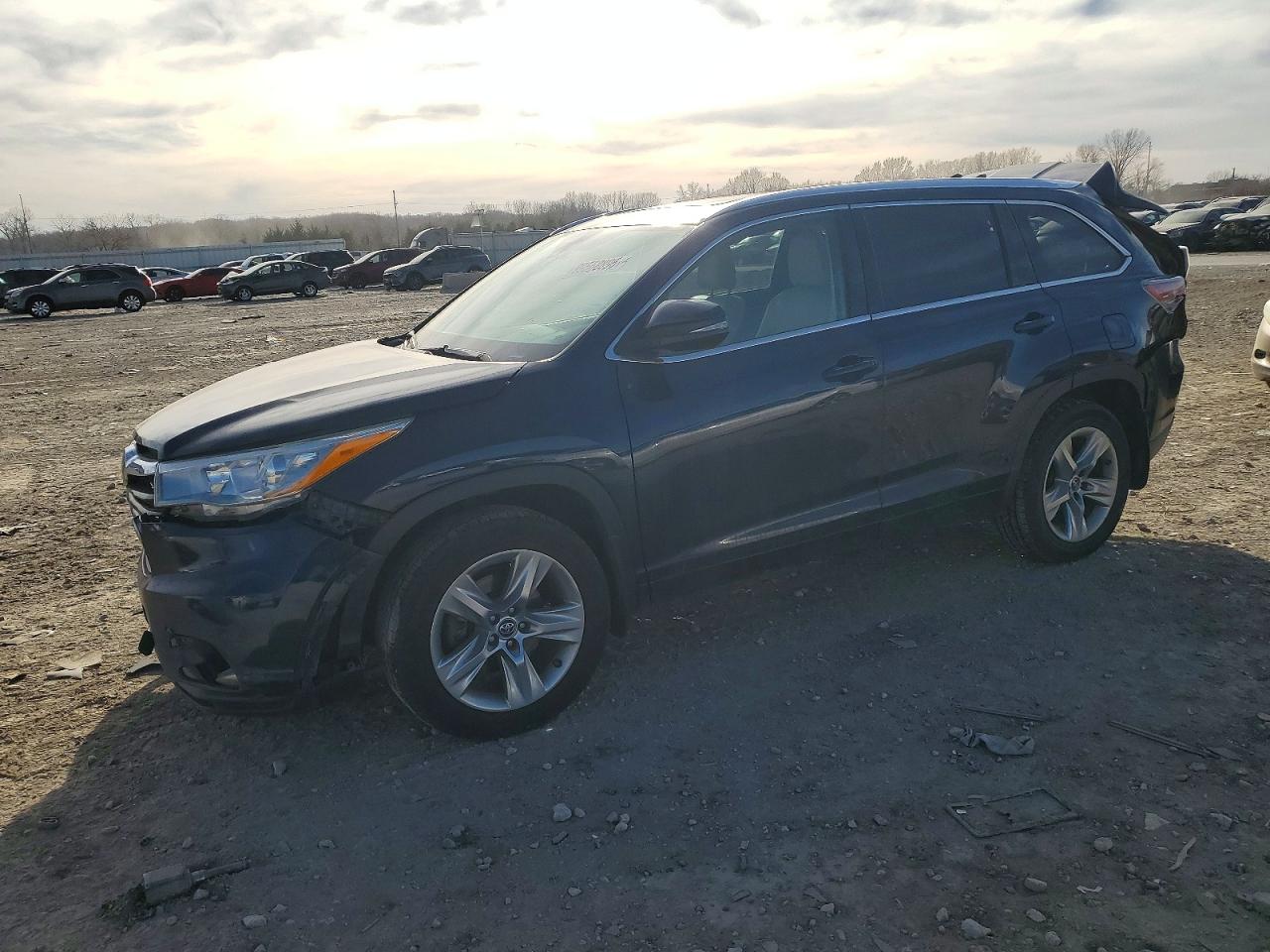 2016 TOYOTA HIGHLANDER
