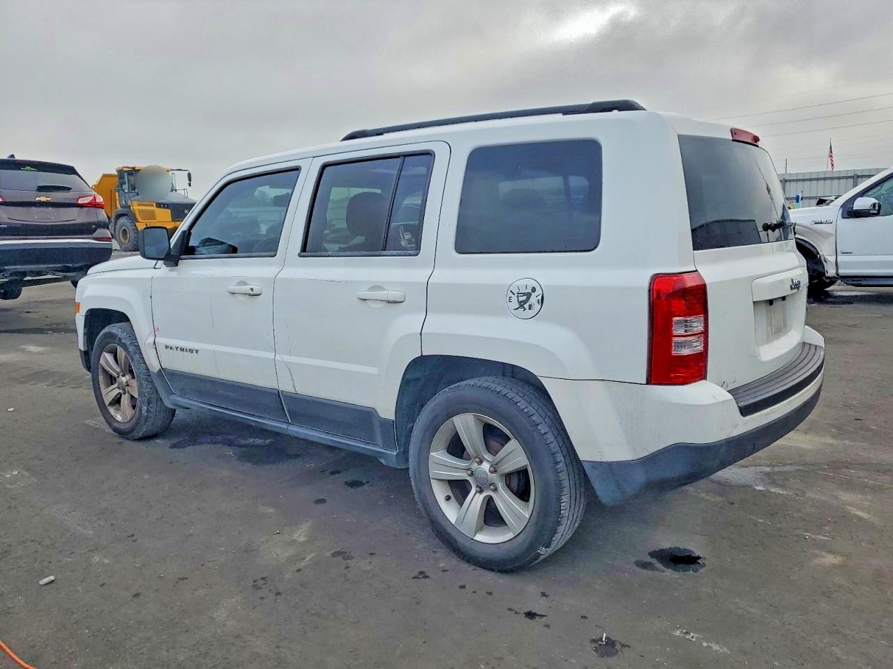 2014 JEEP PATRIOT LATITUDE photo 2