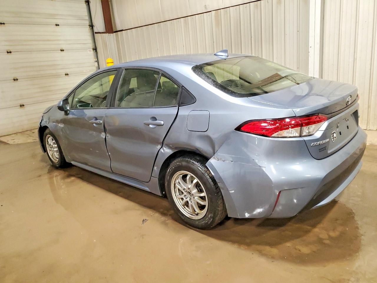 2021 TOYOTA COROLLA LE photo 2