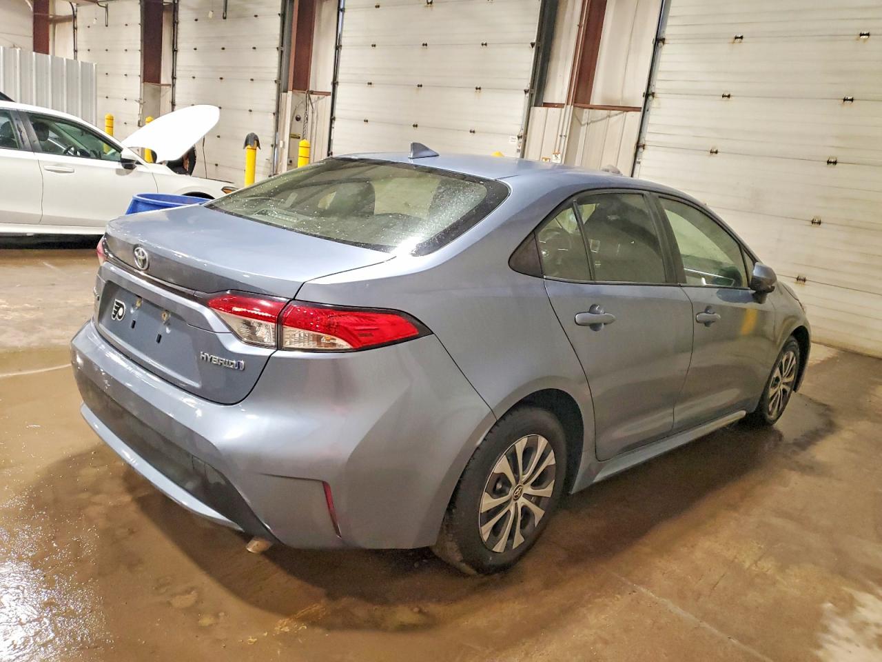 2021 TOYOTA COROLLA LE photo 3
