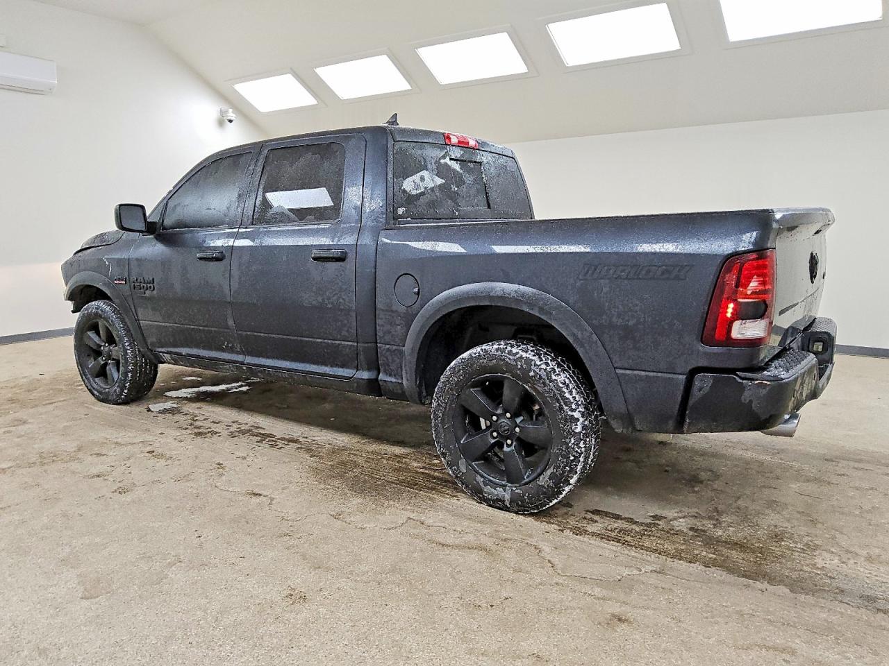2019 RAM 1500 CLASSIC SLT photo 2