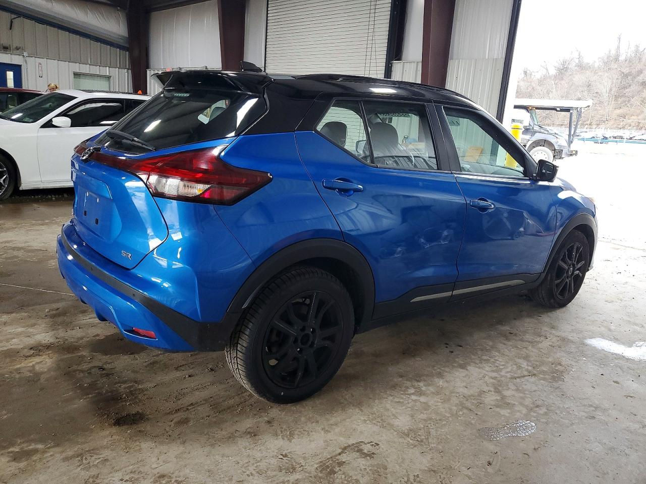 2021 NISSAN KICKS SR photo 3