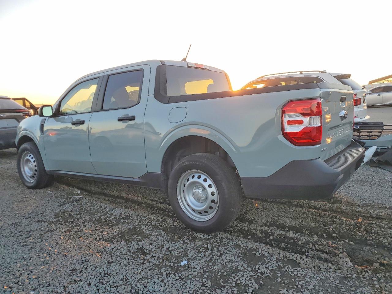 2024 FORD MAVERICK XL photo 2