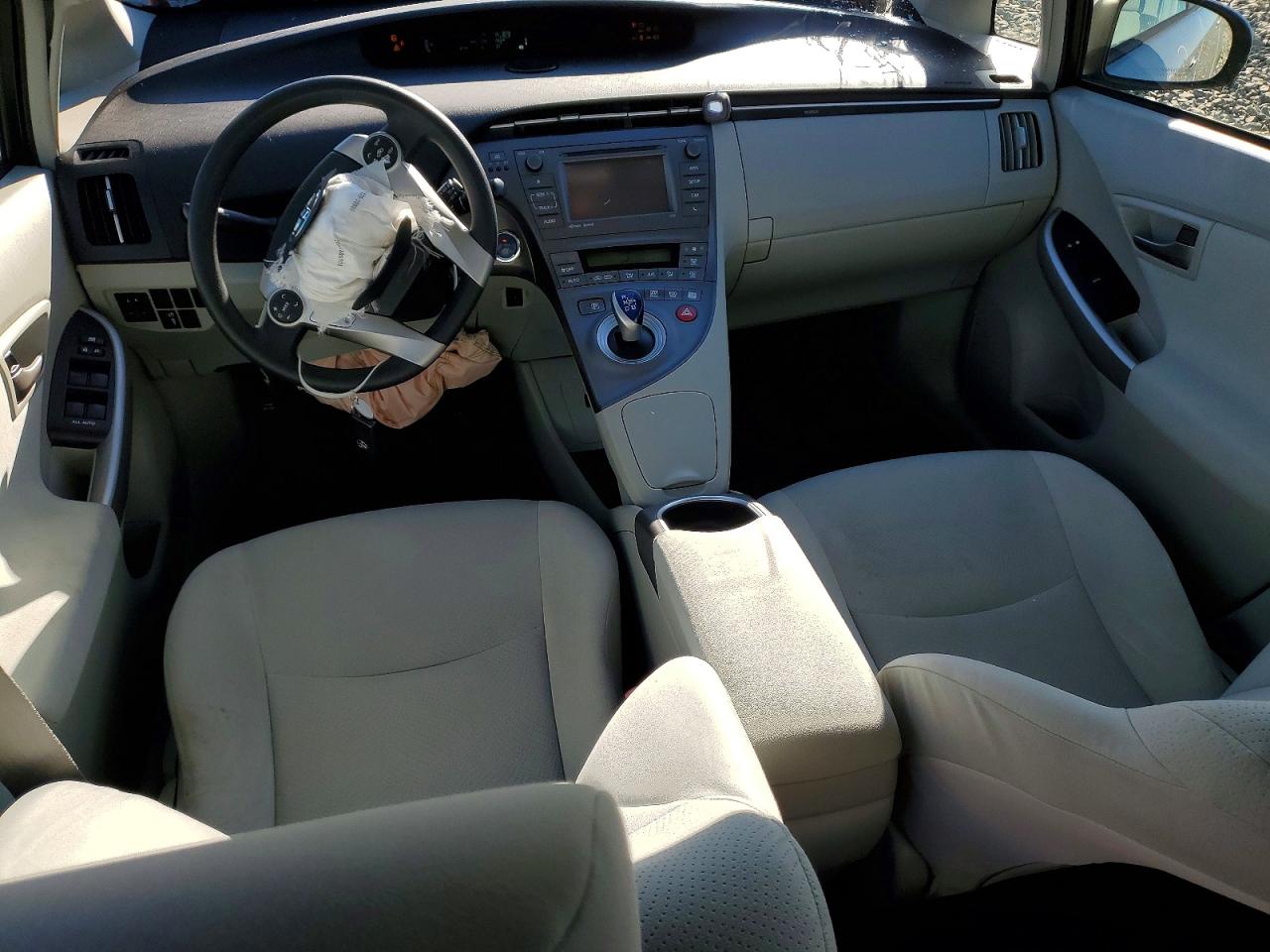 2013 TOYOTA PRIUS photo 8