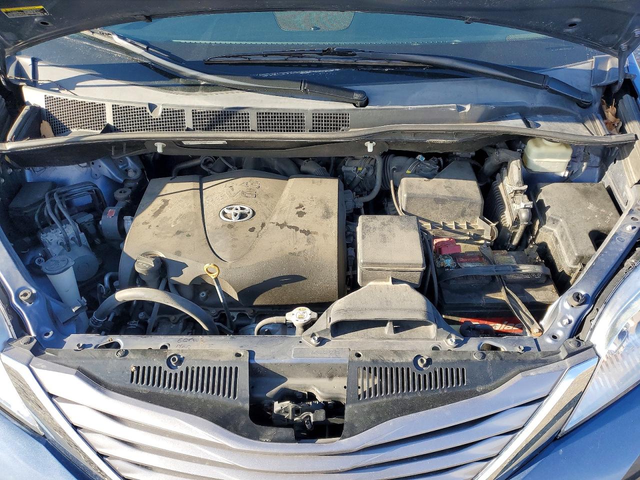 2017 TOYOTA SIENNA XLE photo 12