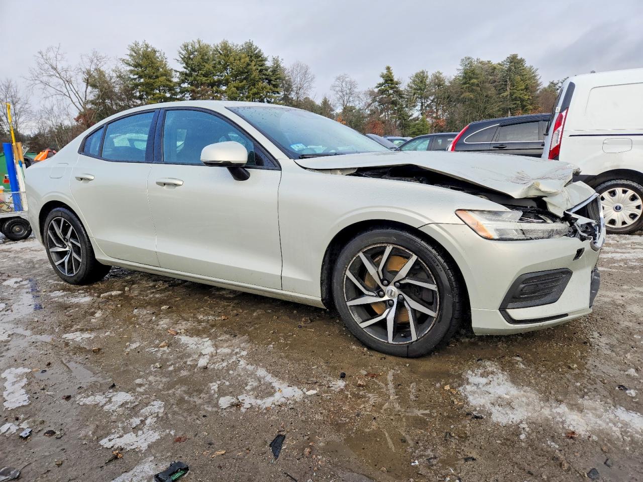 2020 VOLVO S60 T6 MOMENTUM photo 4
