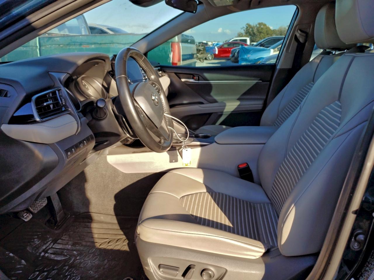 2021 TOYOTA CAMRY SE photo 7