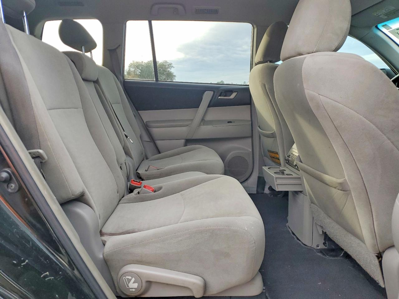 2012 TOYOTA HIGHLANDER BASE photo 11