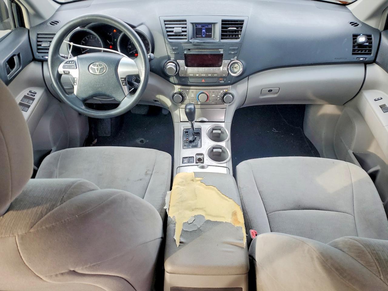 2012 TOYOTA HIGHLANDER BASE photo 8