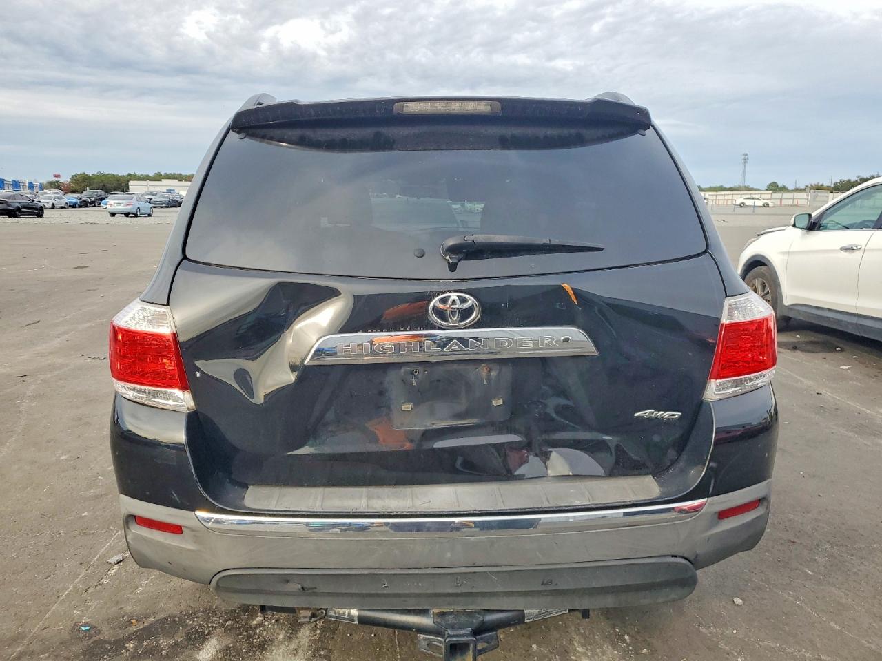 2012 TOYOTA HIGHLANDER BASE photo 6