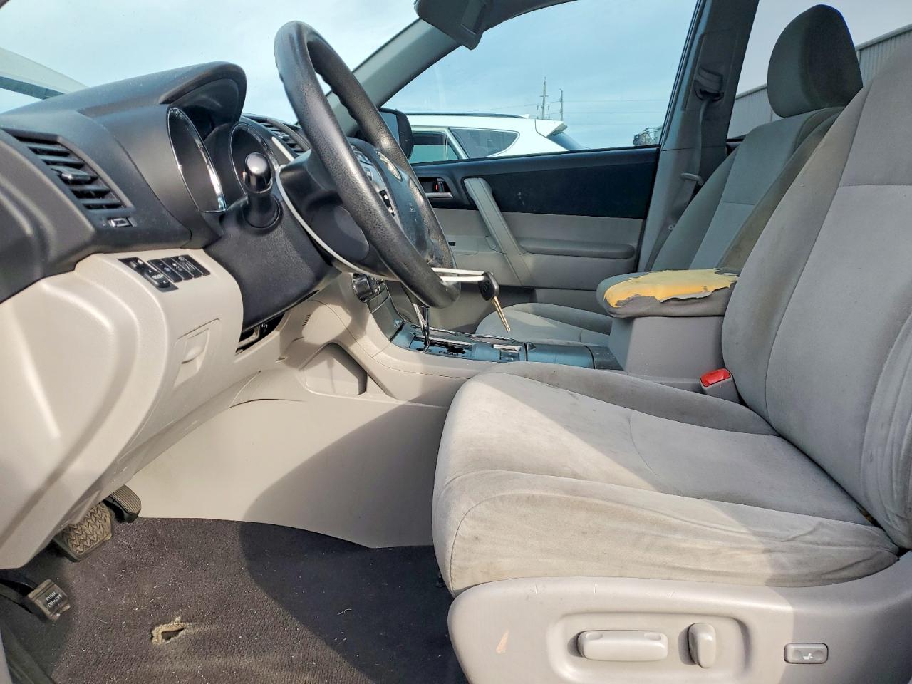 2012 TOYOTA HIGHLANDER BASE photo 7