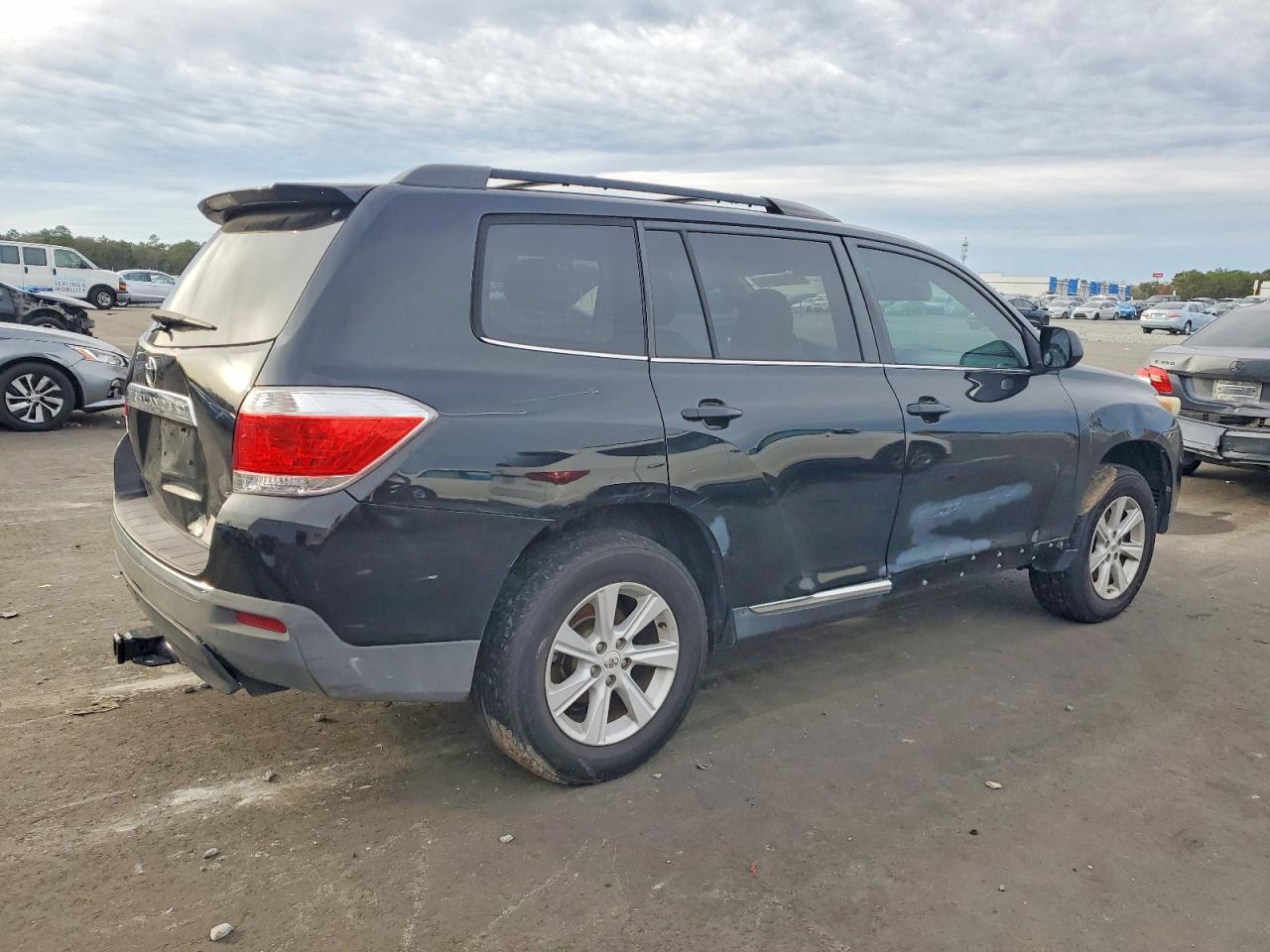 2012 TOYOTA HIGHLANDER BASE photo 3