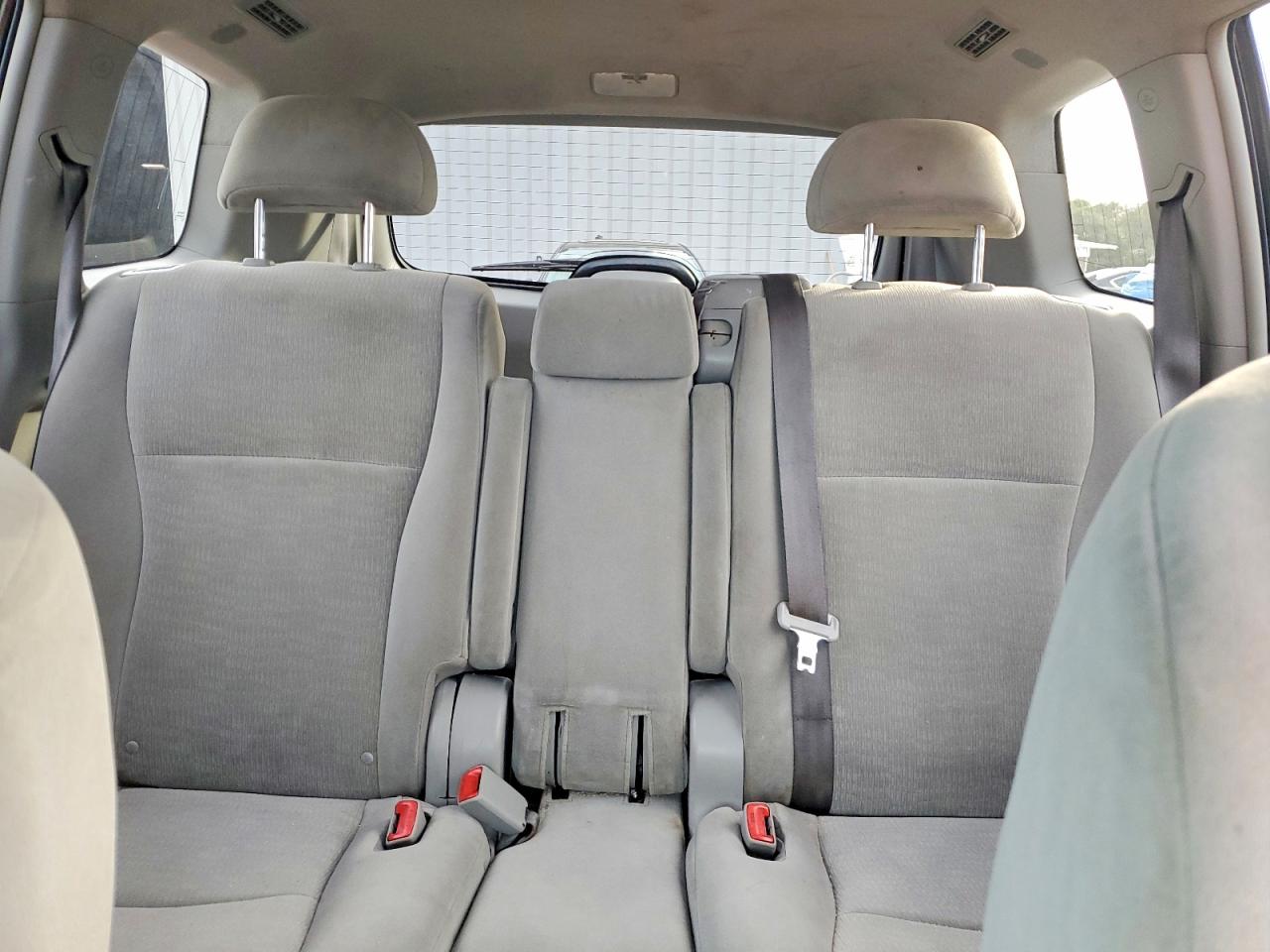 2012 TOYOTA HIGHLANDER BASE photo 10