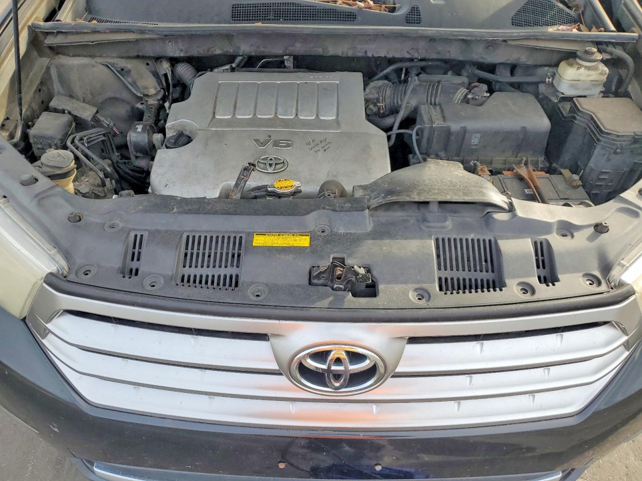 2012 TOYOTA HIGHLANDER BASE photo 12