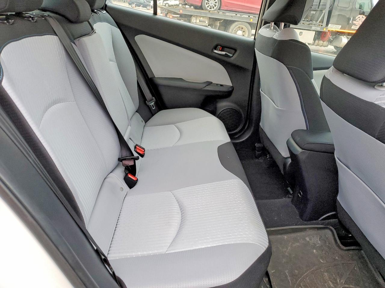 2016 TOYOTA PRIUS photo 19