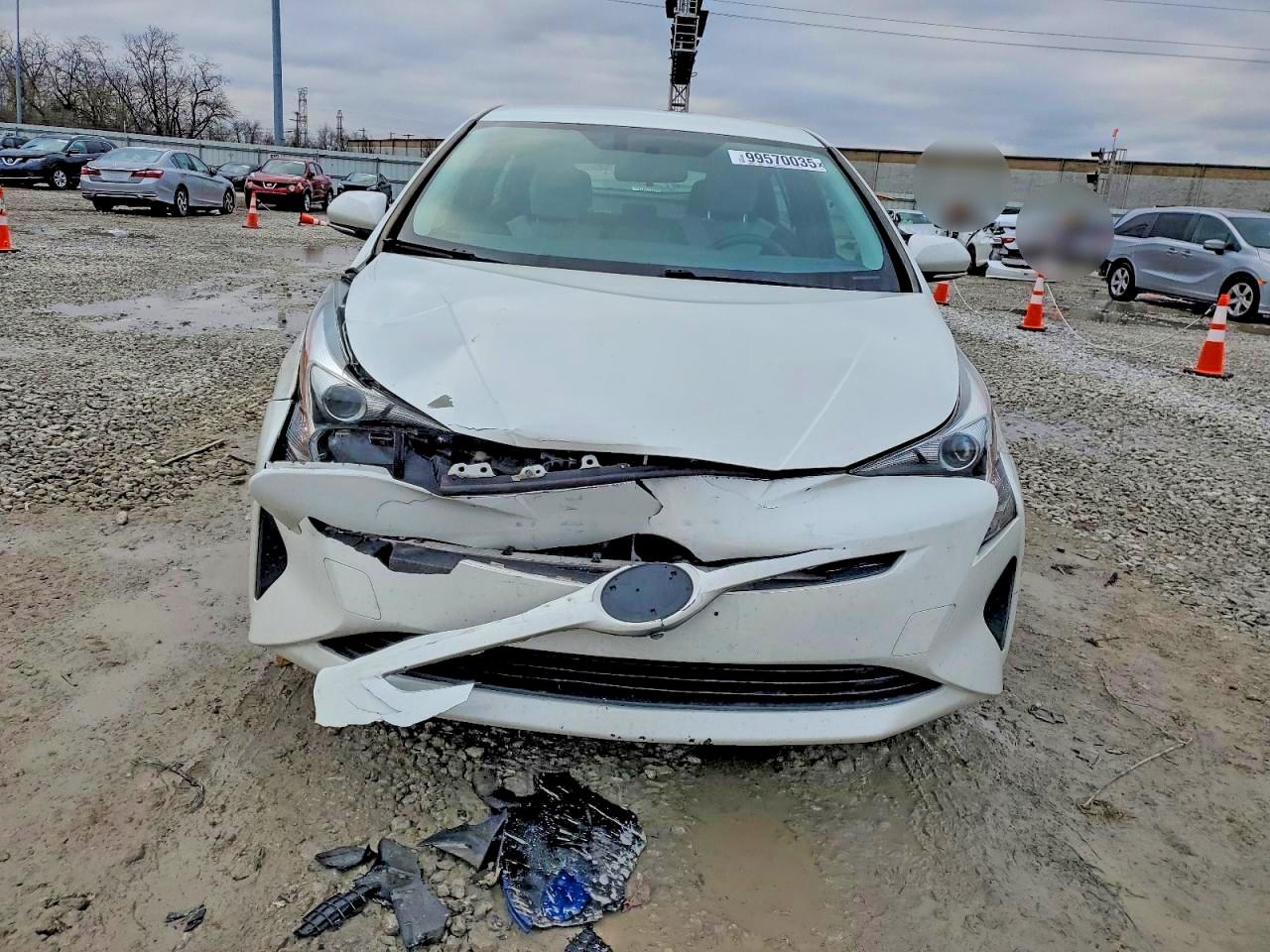 2016 TOYOTA PRIUS photo 9