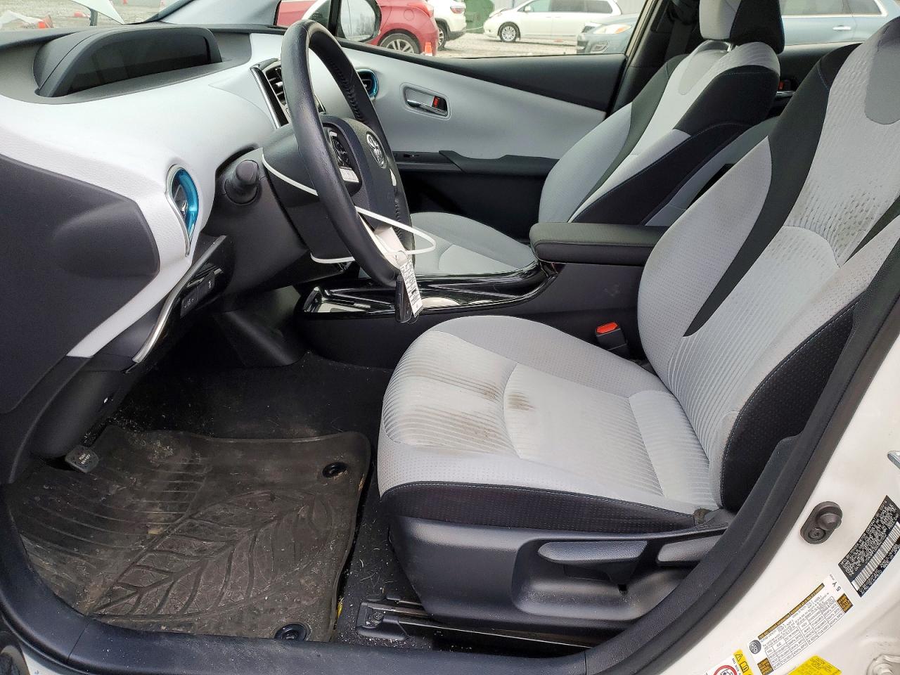 2016 TOYOTA PRIUS photo 13