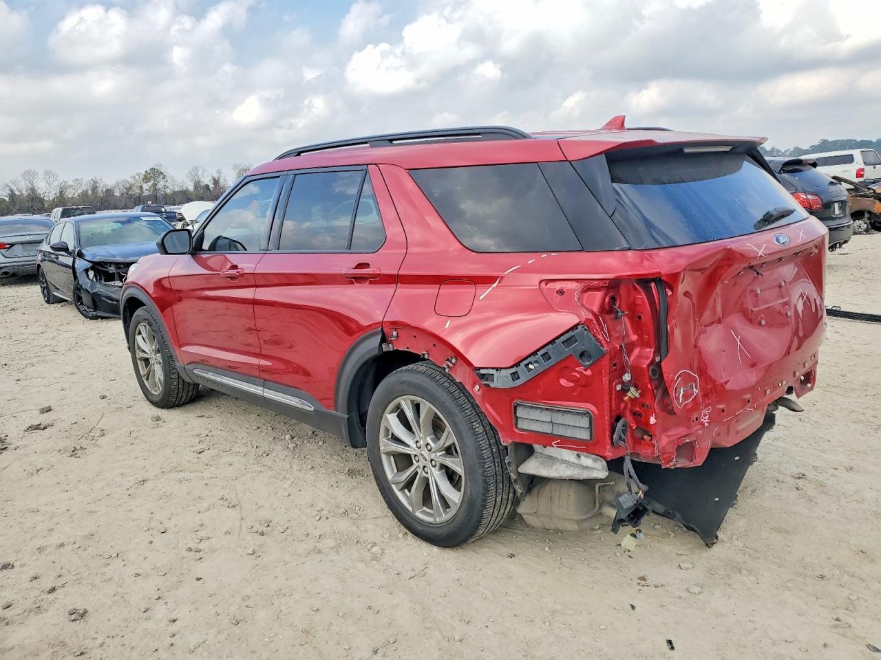 2020 FORD EXPLORER XLT photo 2