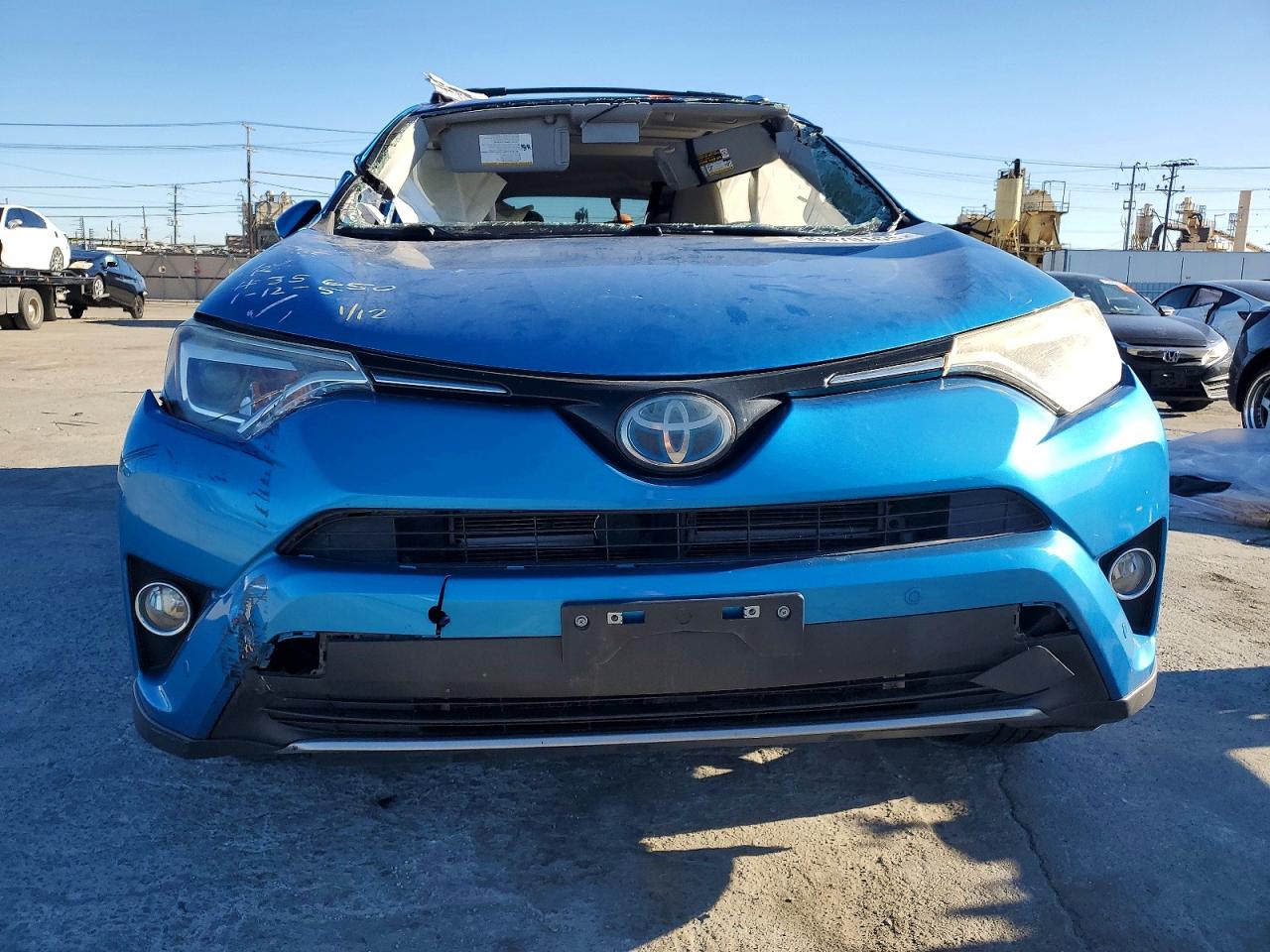 2017 TOYOTA RAV4 HV LIMITED photo 5