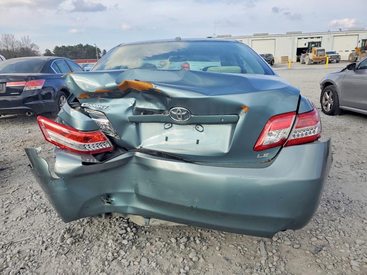 2010 TOYOTA CAMRY BASE photo 6