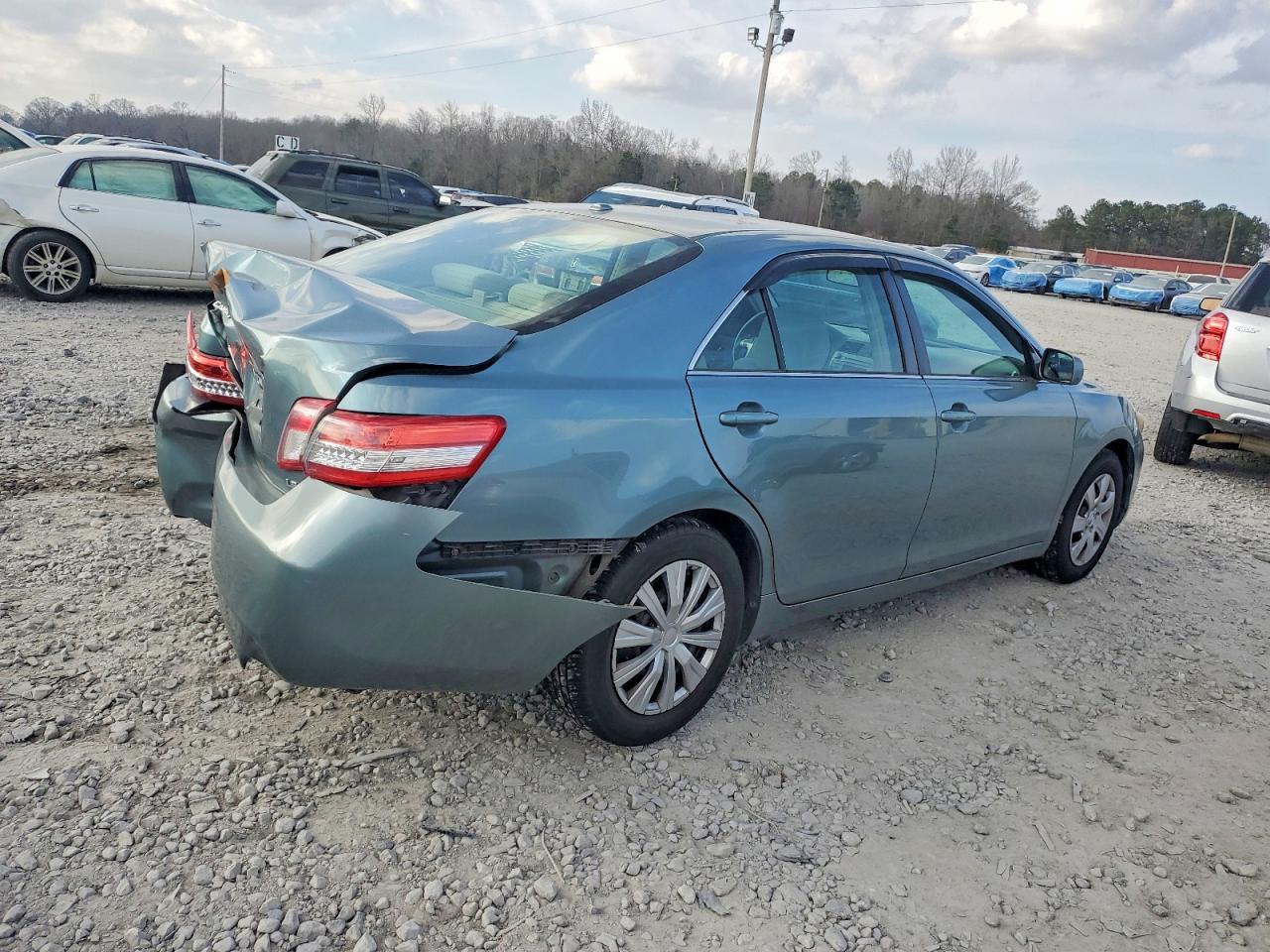 2010 TOYOTA CAMRY BASE photo 3