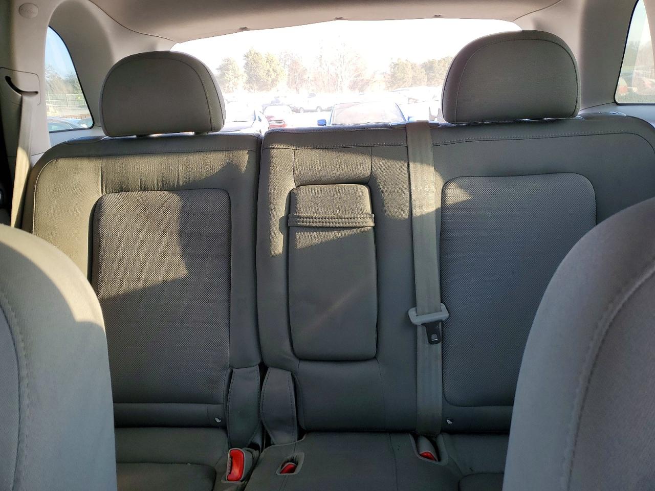 2009 SATURN VUE XE photo 10