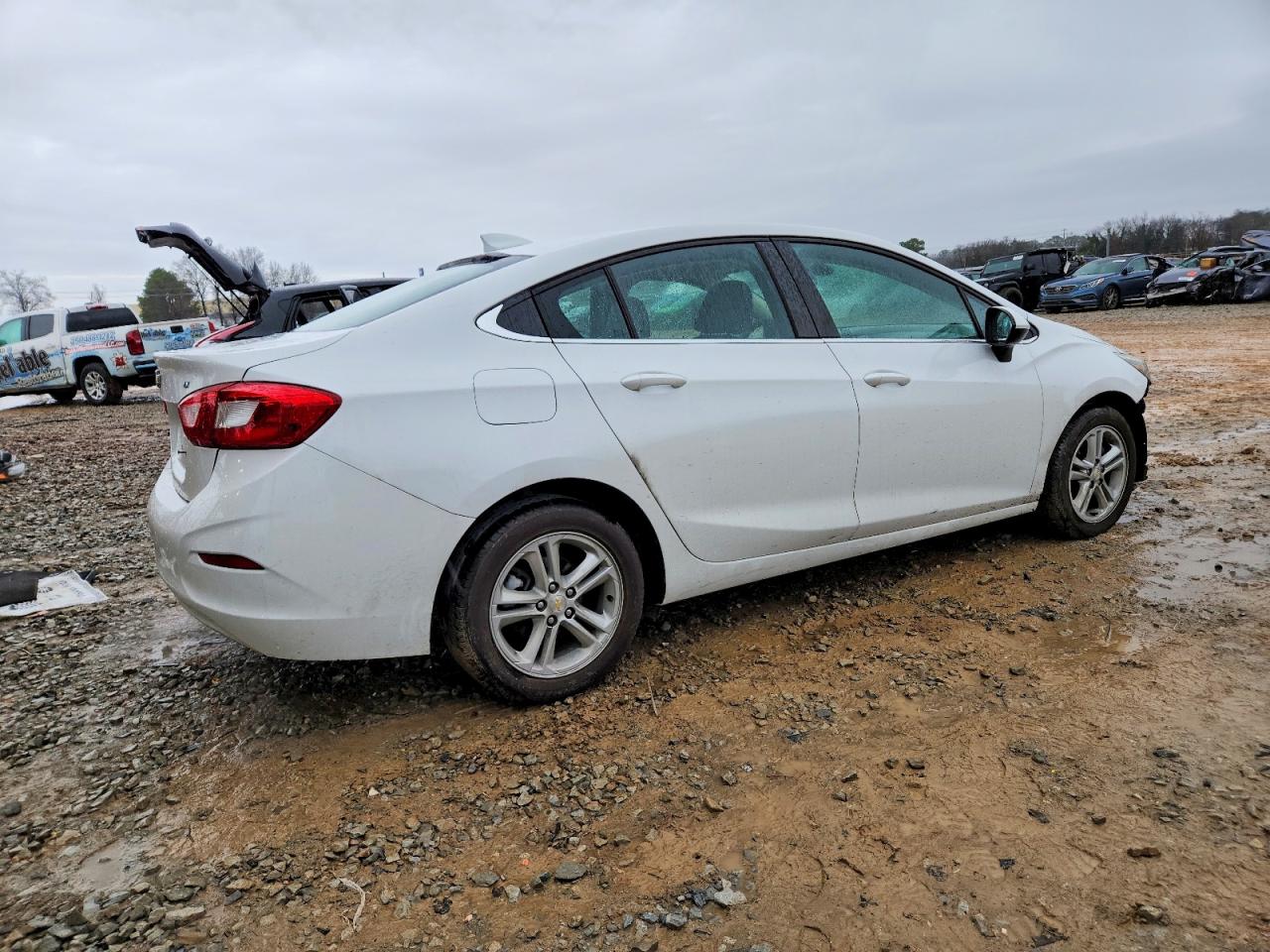 2017 CHEVROLET CRUZE LT photo 3