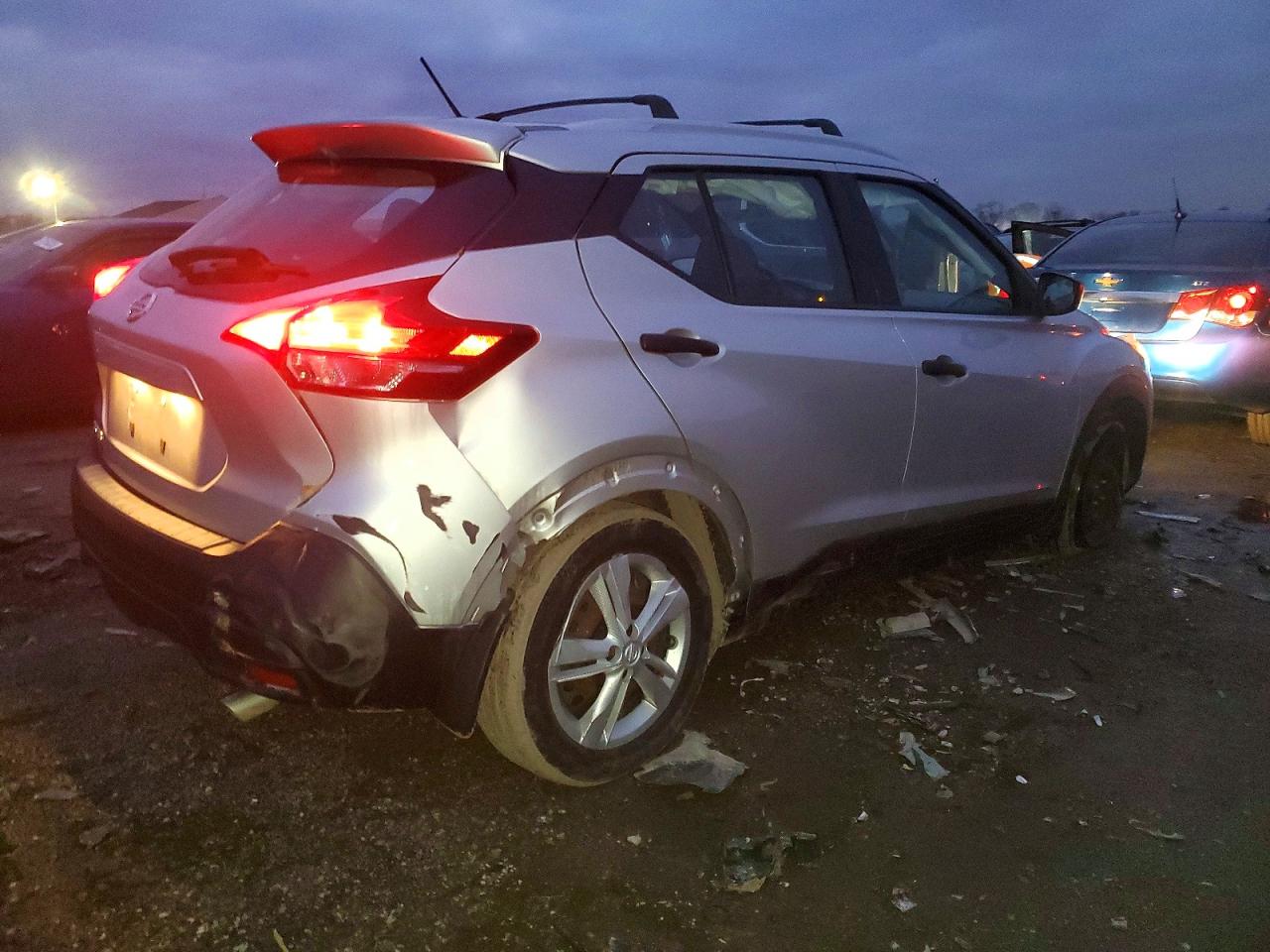 2019 NISSAN KICKS S photo 3