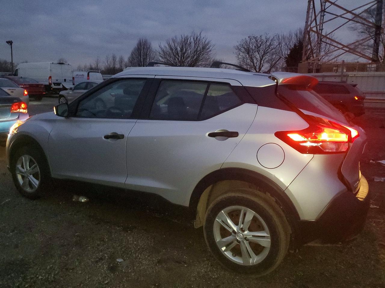 2019 NISSAN KICKS S photo 2