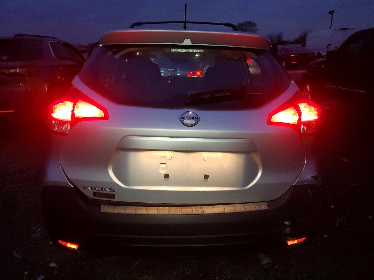 2019 NISSAN KICKS S photo 6