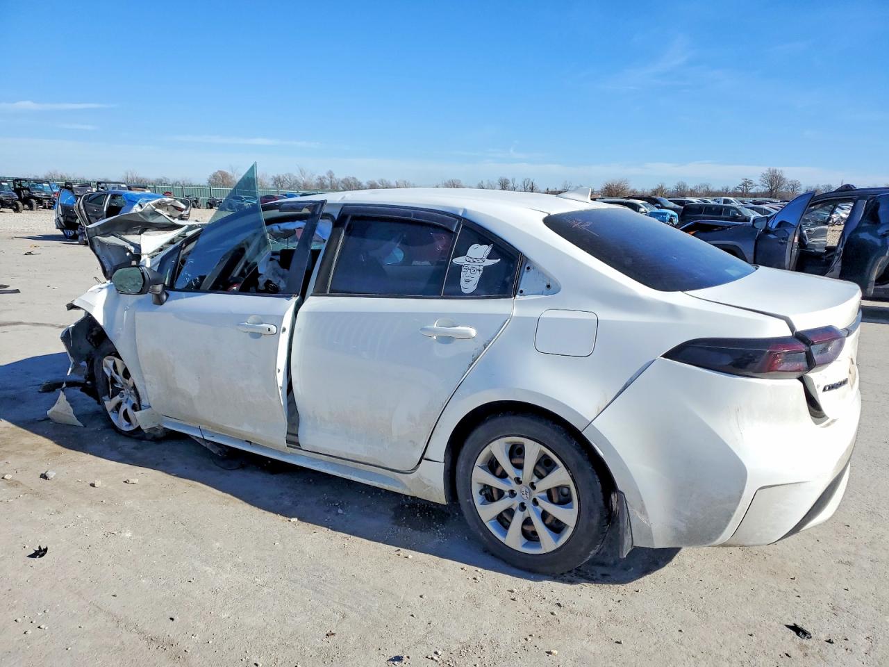 2022 TOYOTA COROLLA LE photo 2