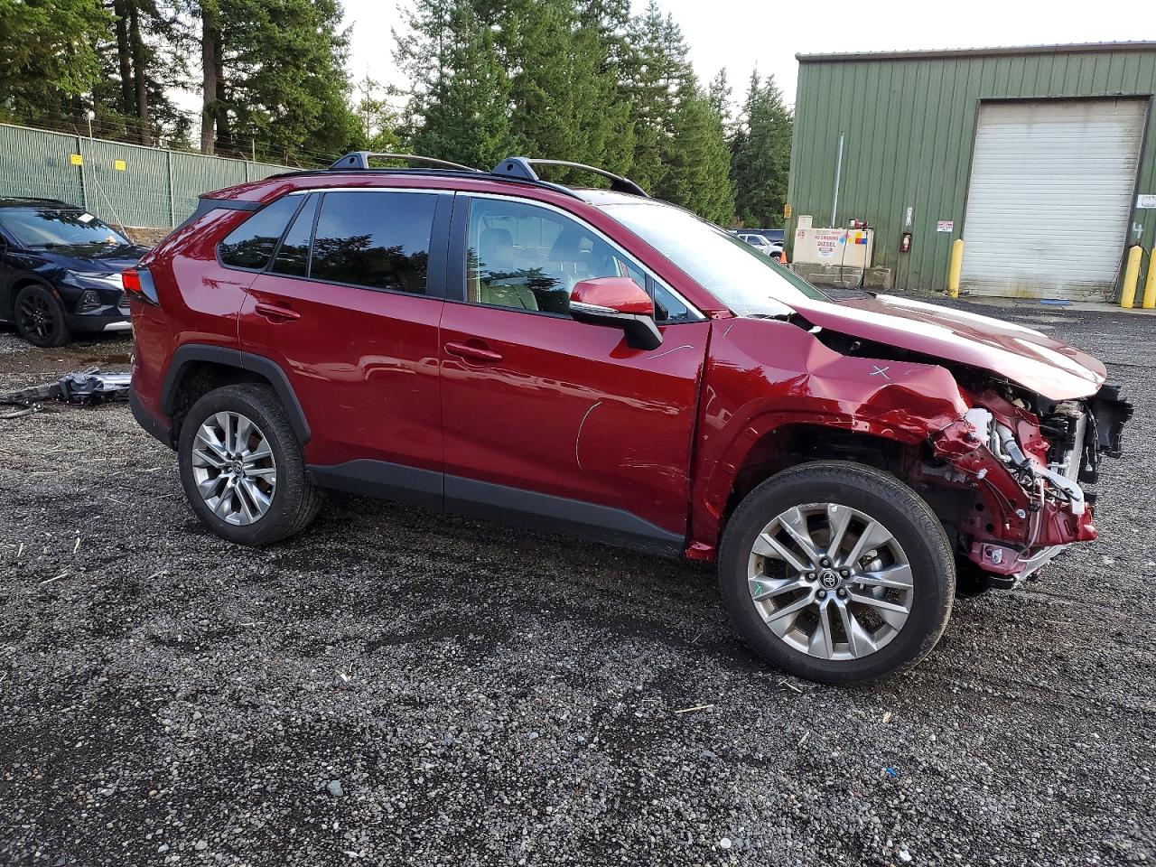 2025 TOYOTA RAV4 XLE PREMIUM photo 4