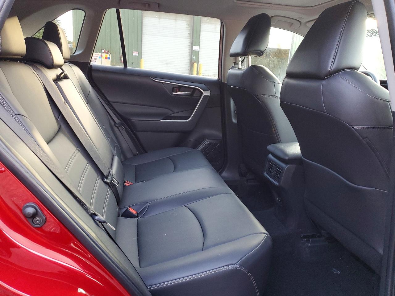 2025 TOYOTA RAV4 XLE PREMIUM photo 11