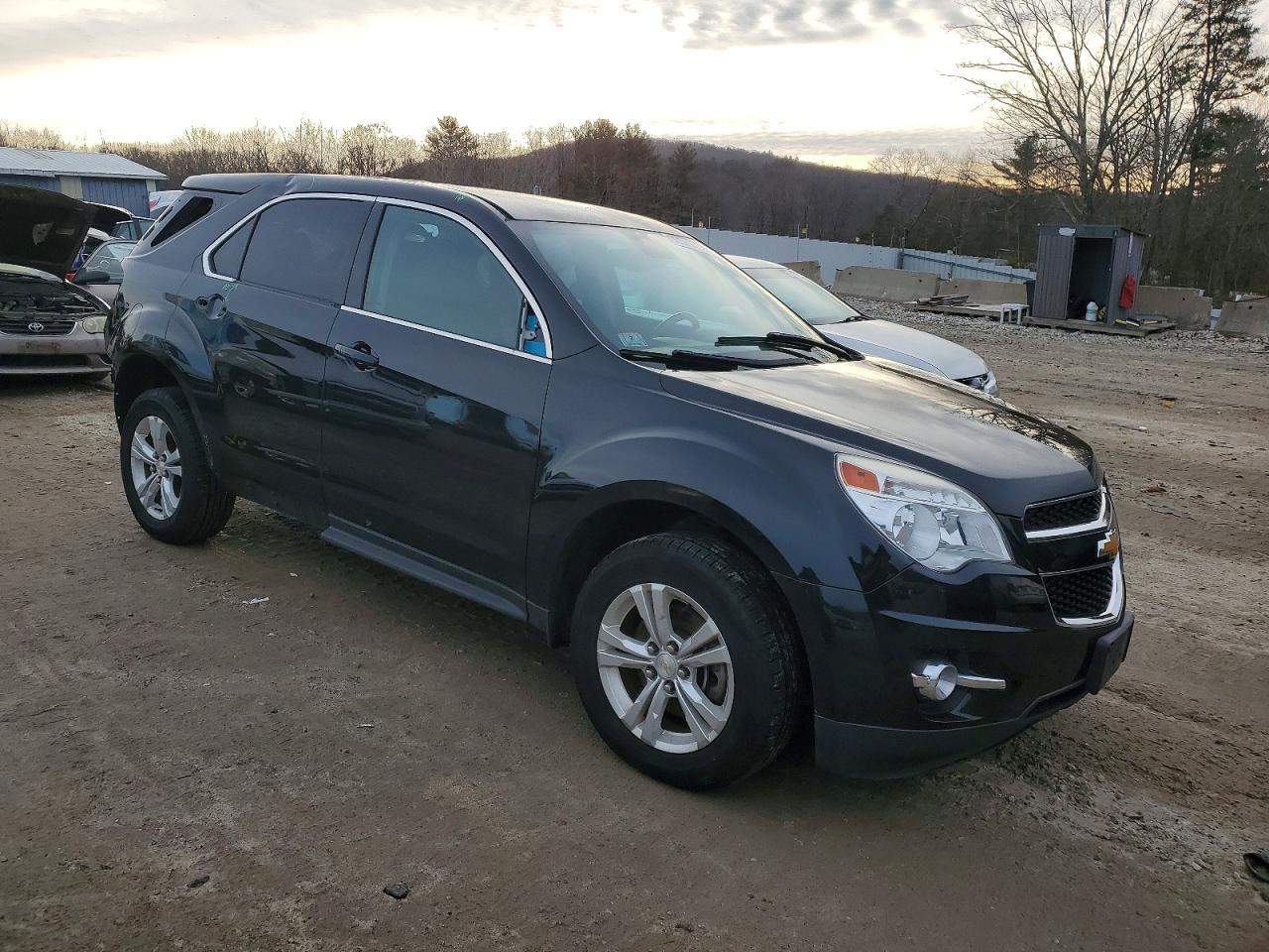 2015 CHEVROLET EQUINOX LT photo 4