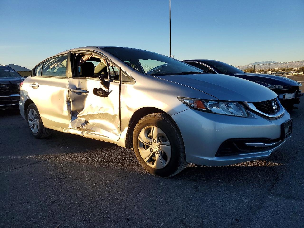 2013 HONDA CIVIC LX photo 4