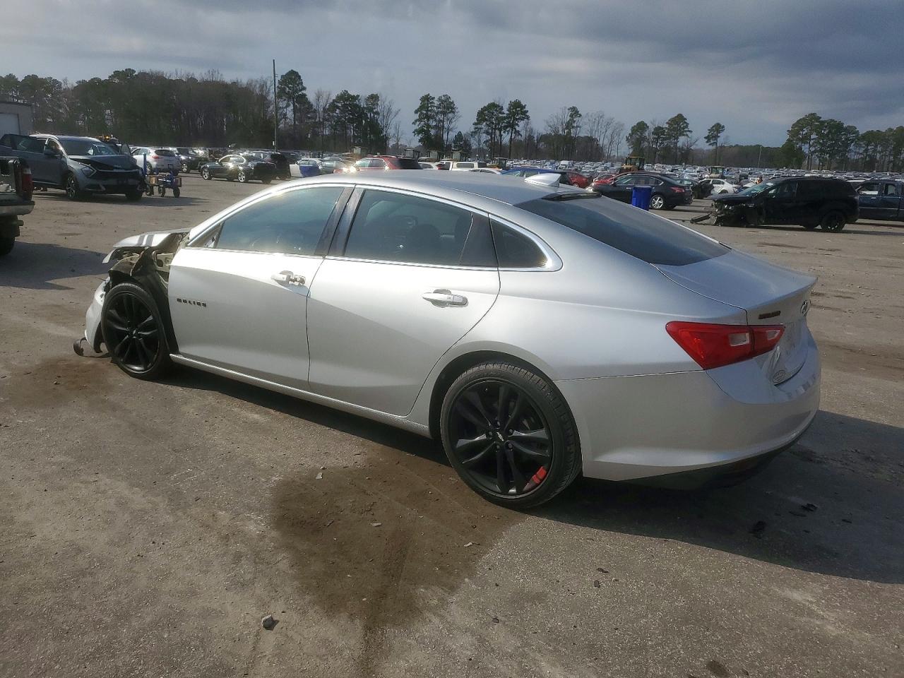 2018 CHEVROLET MALIBU LT photo 2