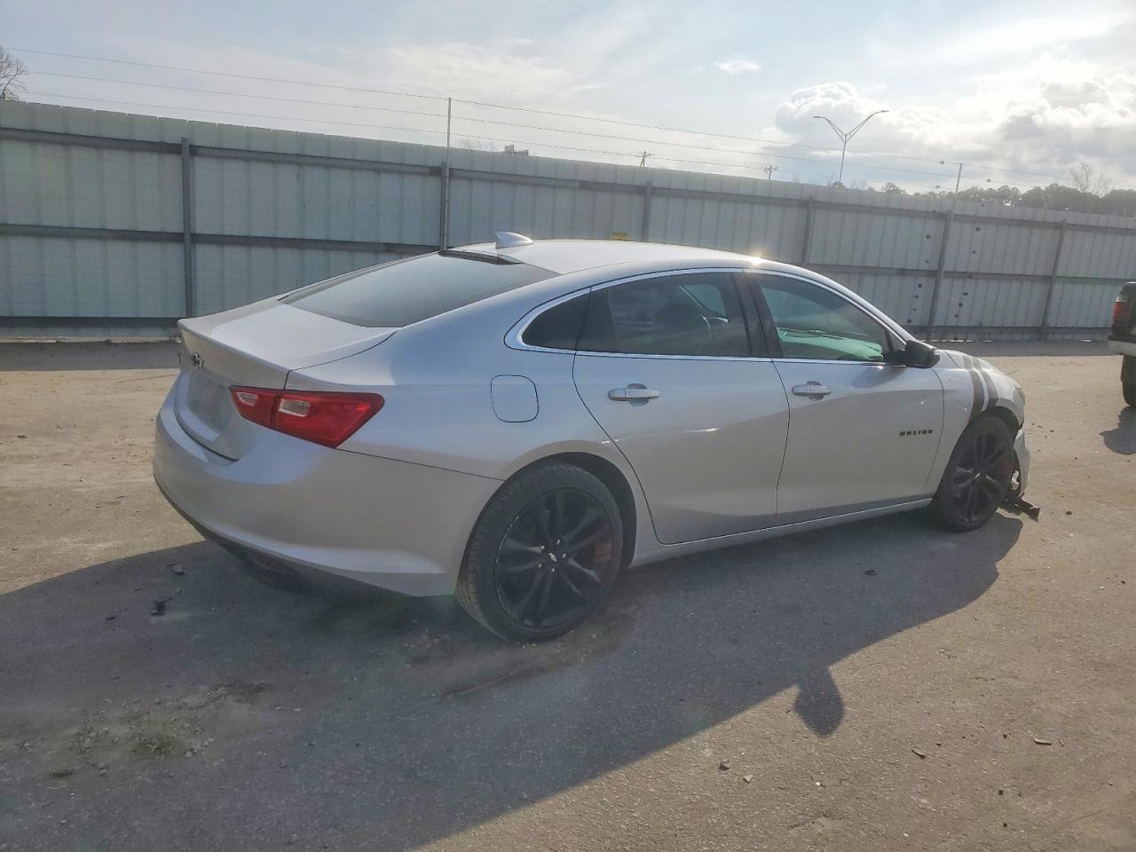 2018 CHEVROLET MALIBU LT photo 3