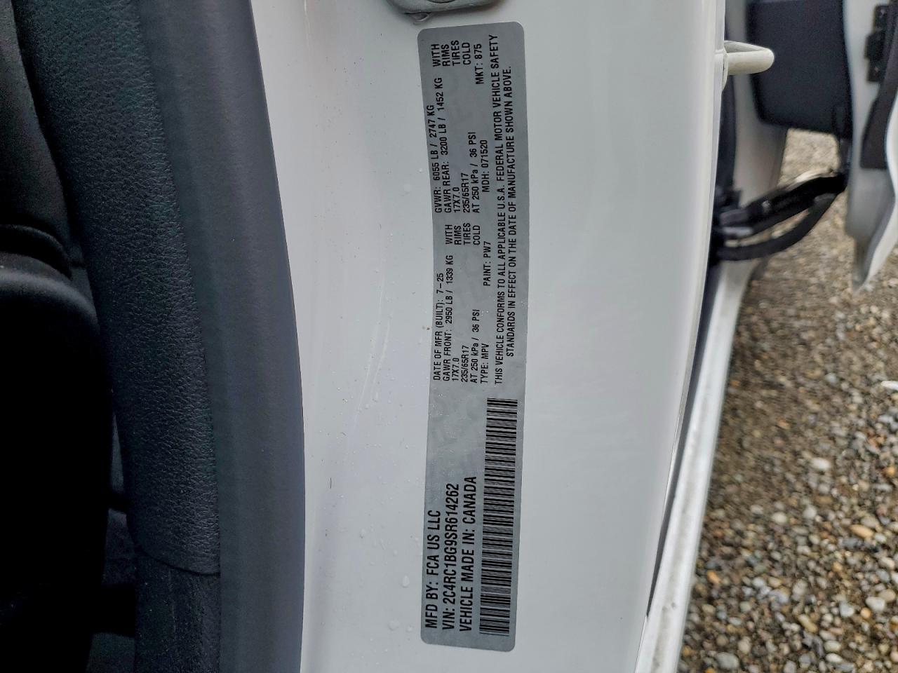 2025 CHRYSLER PACIFICA SELECT photo 13