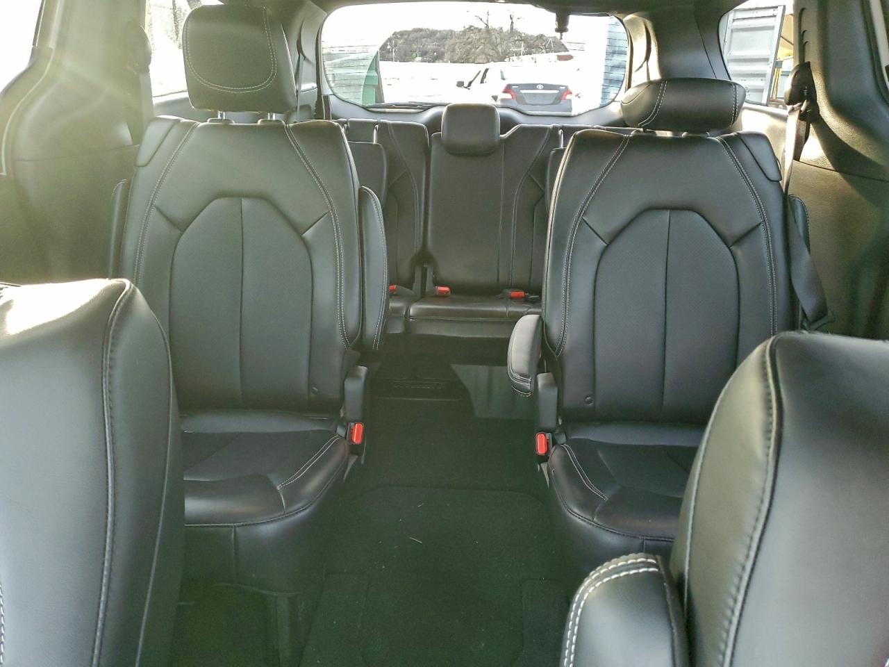 2025 CHRYSLER PACIFICA SELECT photo 10